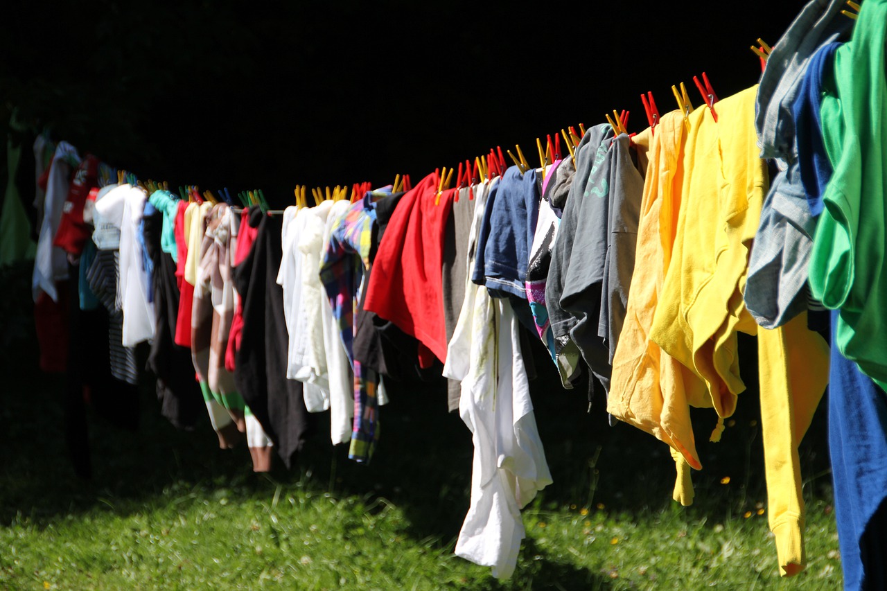 6 prostych wskazówek, jak wyczyścić ubrania w 6 minut